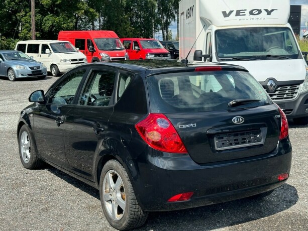 kia-ceed-diesel-2008-big-2