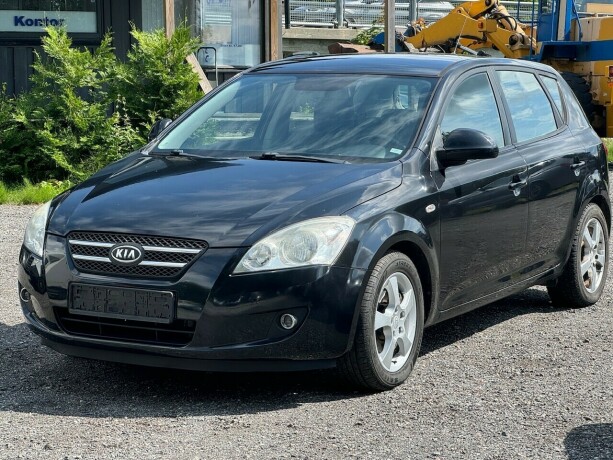 kia-ceed-diesel-2008-big-0