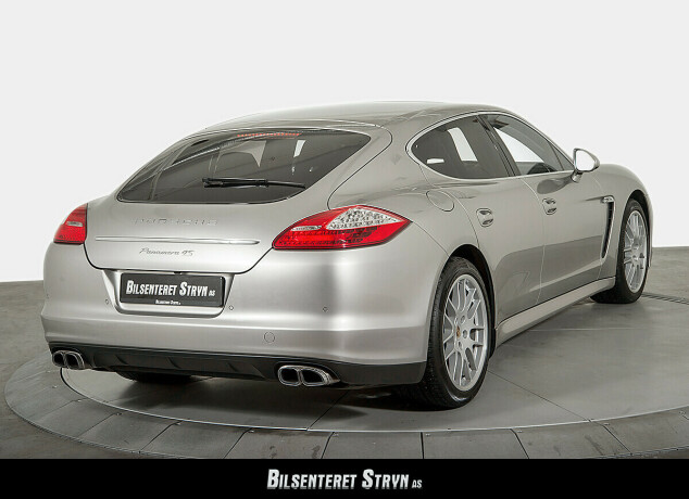 porsche-panamera-bensin-2010-big-1