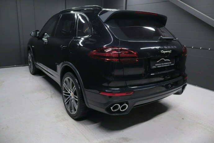 porsche-cayenne-elektrisitetbensin-2015-big-3