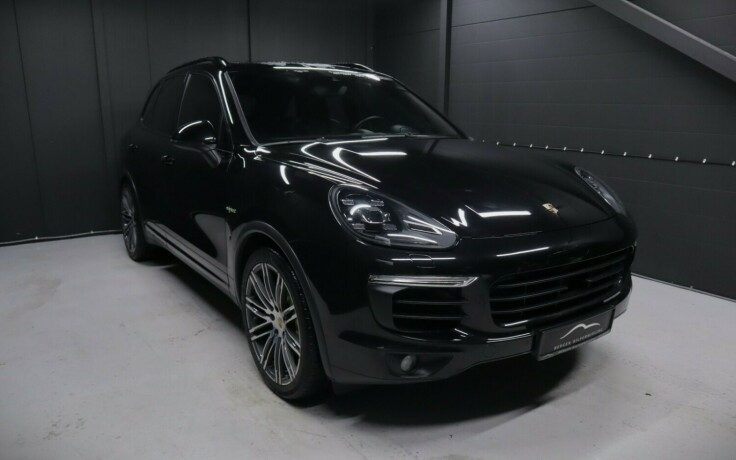 porsche-cayenne-elektrisitetbensin-2015-big-0