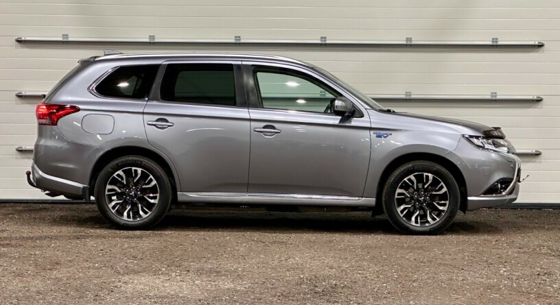 mitsubishi-outlander-elektrisitetbensin-2018-big-1