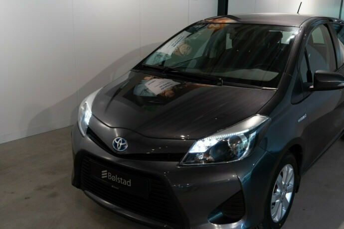 toyota-yaris-elektrisitetbensin-2013-big-12