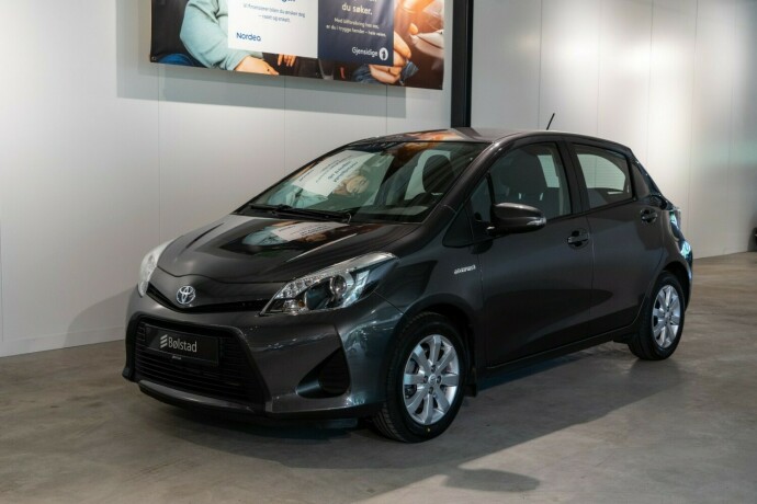 toyota-yaris-elektrisitetbensin-2013-big-0