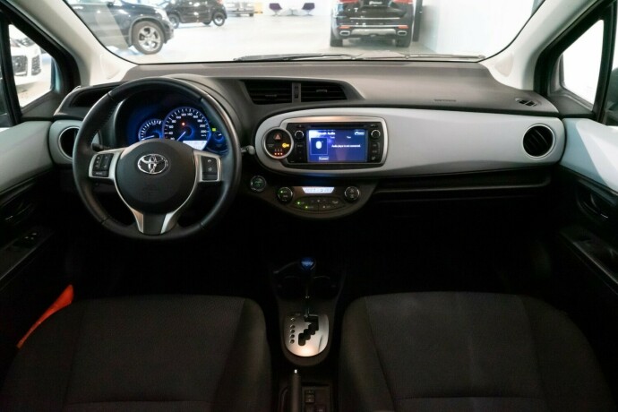 toyota-yaris-elektrisitetbensin-2013-big-7