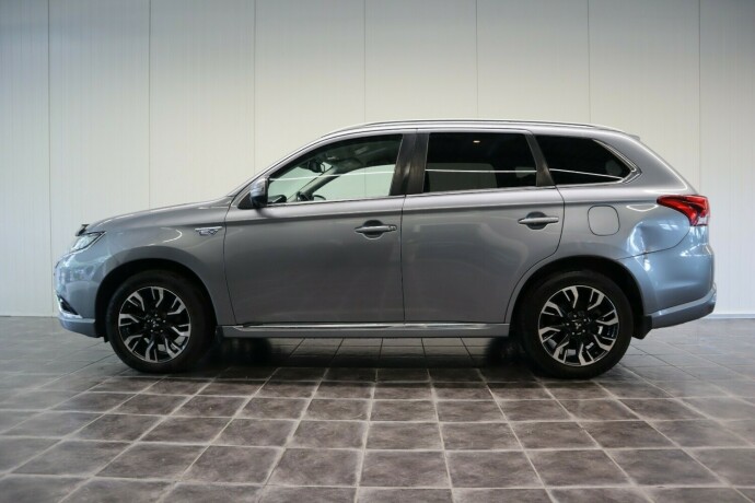 mitsubishi-outlander-elektrisitetbensin-2017-big-2