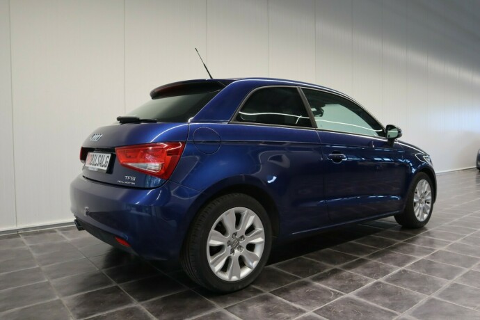 audi-a1-bensin-2011-big-3