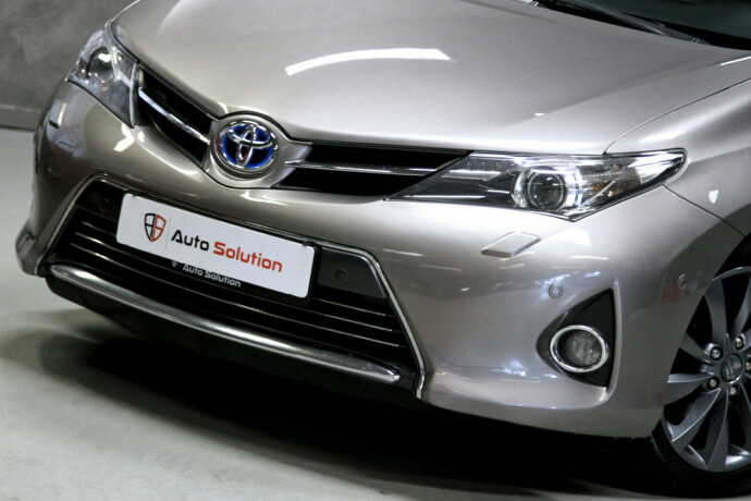 toyota-auris-elektrisitetbensin-2013-big-15