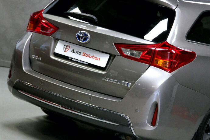 toyota-auris-elektrisitetbensin-2013-big-20