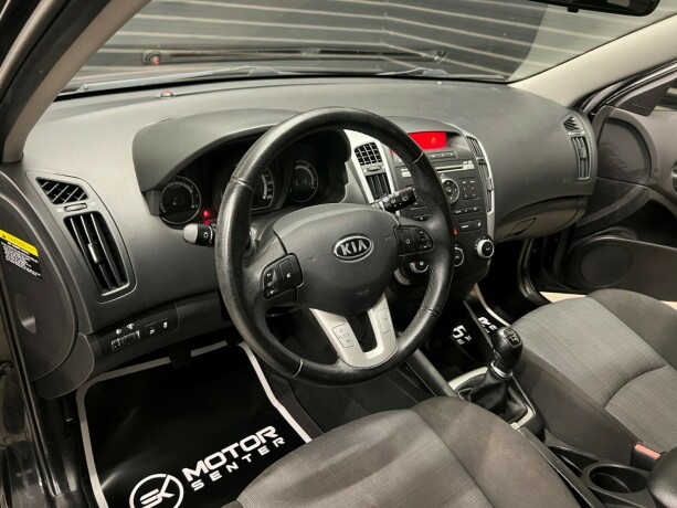 kia-ceed-bensin-2012-big-8