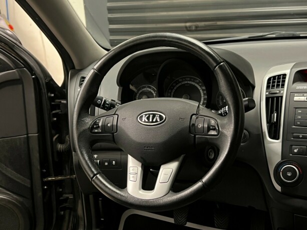 kia-ceed-bensin-2012-big-10