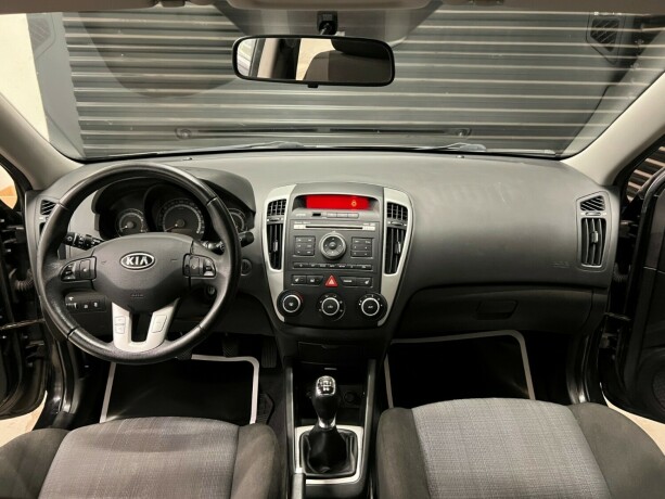 kia-ceed-bensin-2012-big-7