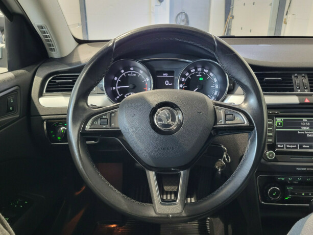 skoda-superb-bensin-2014-big-13