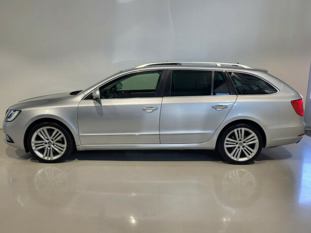 skoda-superb-bensin-2014-big-4