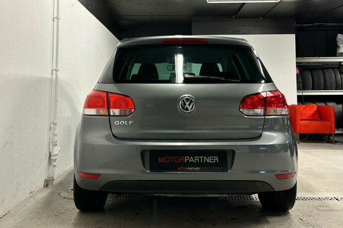 volkswagen-golf-bensin-2011-big-5