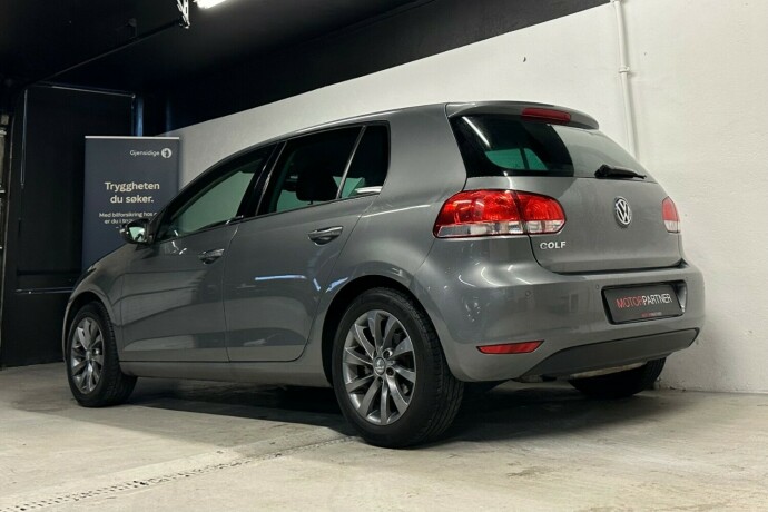 volkswagen-golf-bensin-2011-big-4