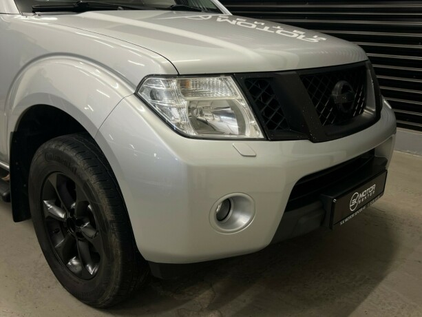 nissan-navara-diesel-2012-big-2