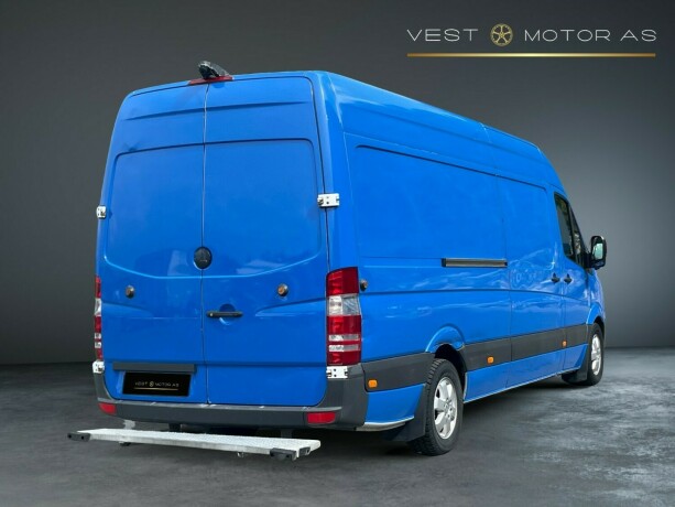 mercedes-benz-sprinter-diesel-2017-big-7