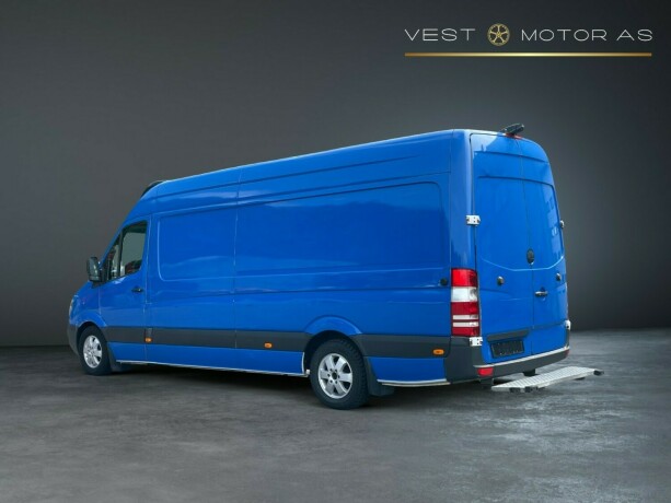 mercedes-benz-sprinter-diesel-2017-big-4