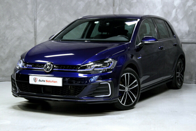 volkswagen-golf-elektrisitetbensin-2019-big-0