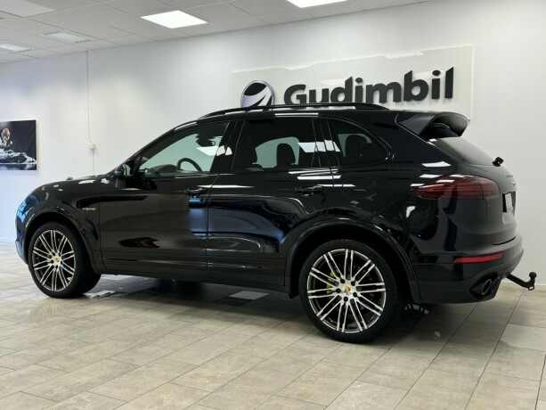 porsche-cayenne-elektrisitetbensin-2017-big-2