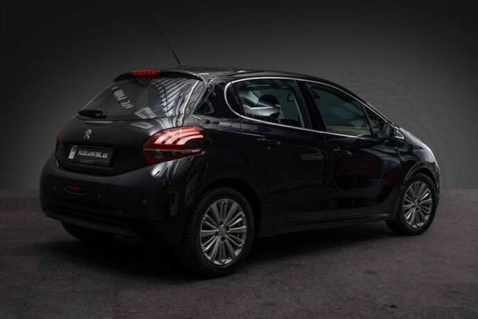 peugeot-208-bensin-2015-big-8