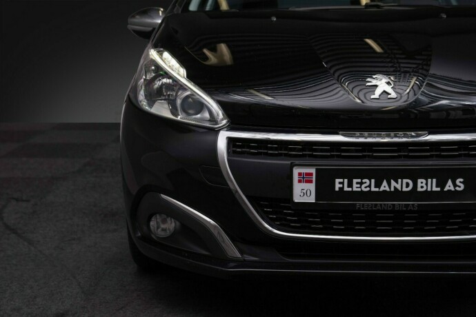 peugeot-208-bensin-2015-big-5