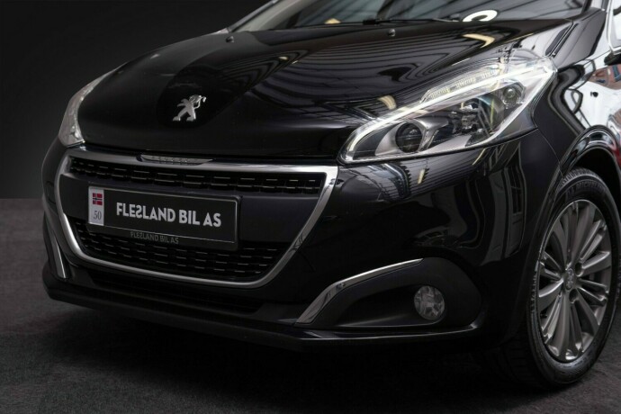 peugeot-208-bensin-2015-big-2