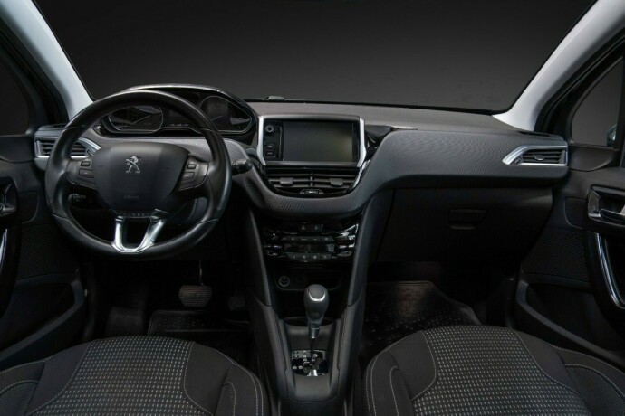 peugeot-208-bensin-2015-big-27