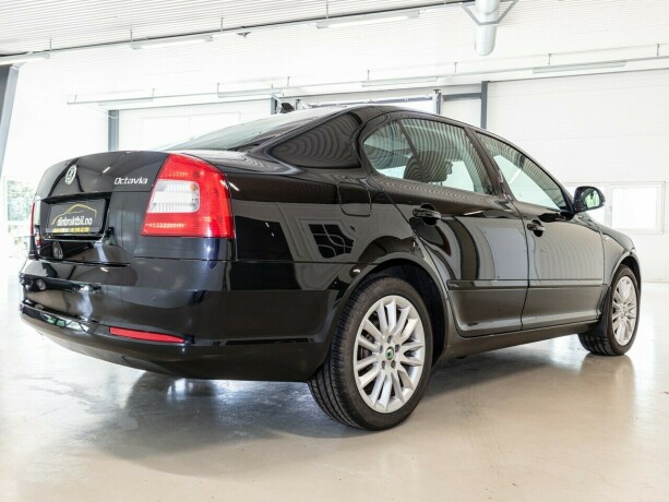 skoda-octavia-diesel-2011-big-4