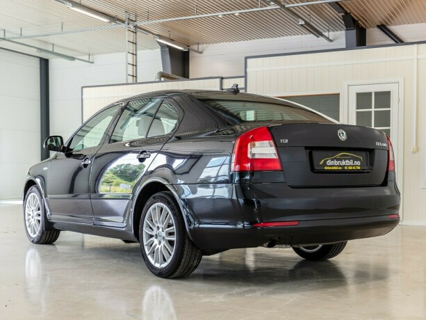 skoda-octavia-diesel-2011-big-2