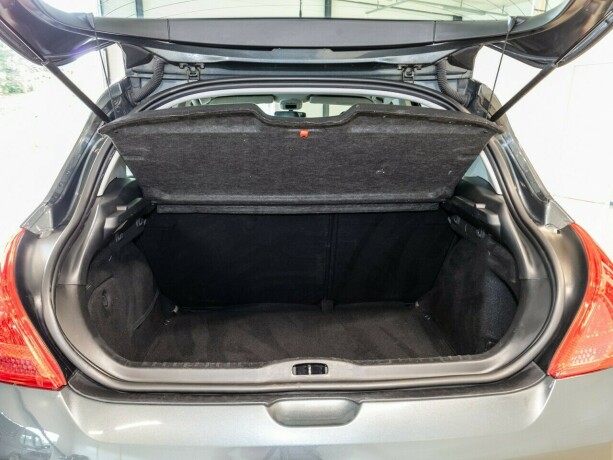 peugeot-308-diesel-2011-big-23