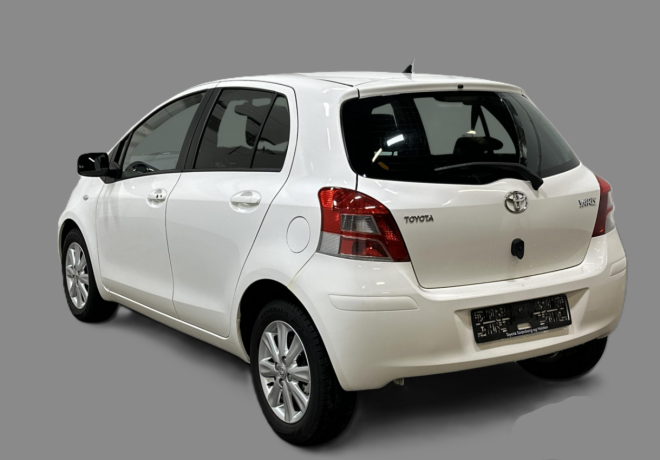 toyota-yaris-diesel-2010-big-2