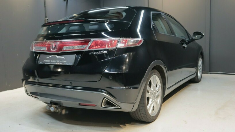 honda-civic-bensin-2011-big-5