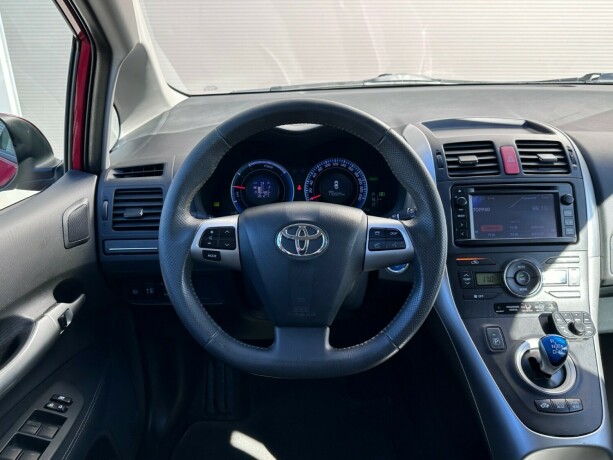 toyota-auris-elektrisitetbensin-2012-big-14