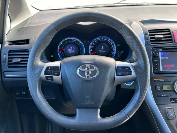 toyota-auris-elektrisitetbensin-2012-big-15