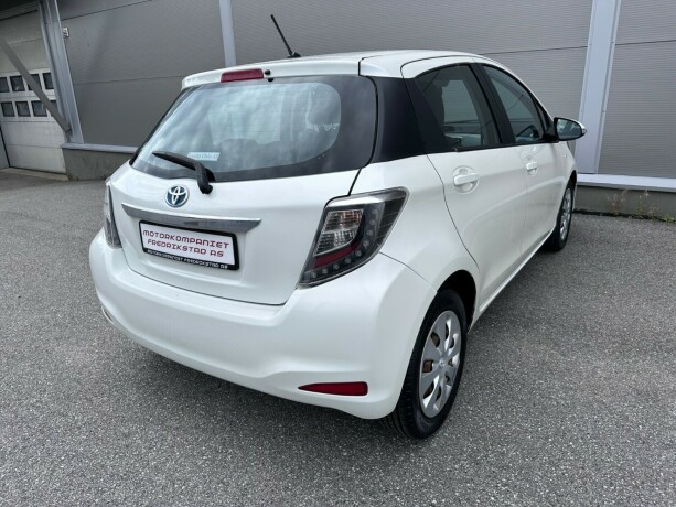 toyota-yaris-bensin-2014-big-3