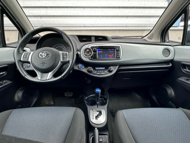 toyota-yaris-bensin-2014-big-13