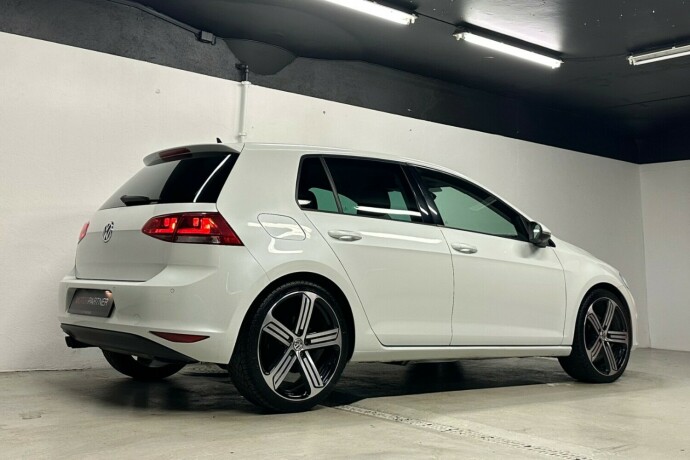 volkswagen-golf-diesel-2013-big-8