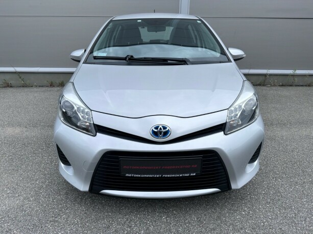 toyota-yaris-elektrisitetbensin-2014-big-8