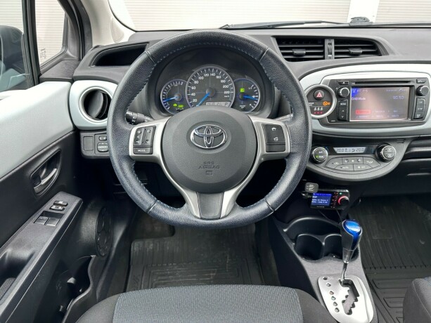 toyota-yaris-elektrisitetbensin-2014-big-14