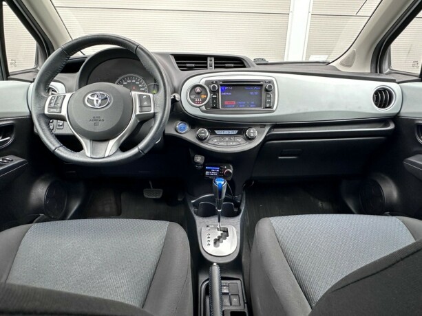 toyota-yaris-elektrisitetbensin-2014-big-13