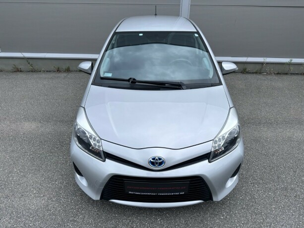 toyota-yaris-elektrisitetbensin-2014-big-9