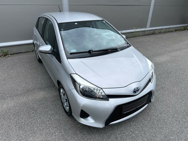 toyota-yaris-elektrisitetbensin-2014-big-4