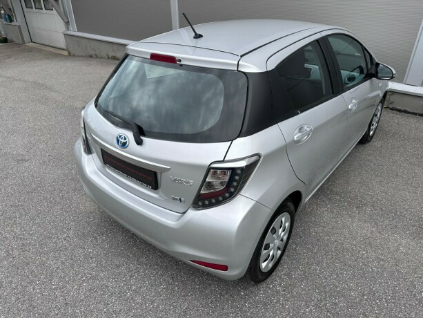 toyota-yaris-elektrisitetbensin-2014-big-7