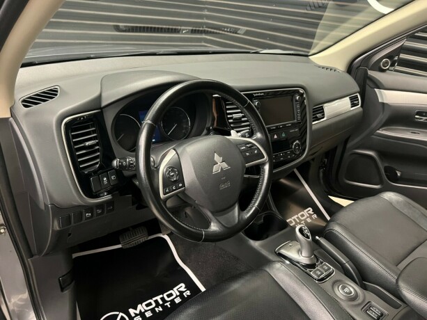 mitsubishi-outlander-elektrisitetbensin-2015-big-11