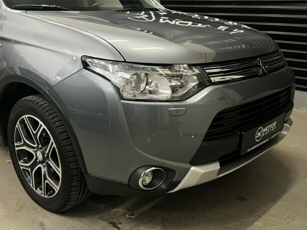 mitsubishi-outlander-elektrisitetbensin-2015-big-2