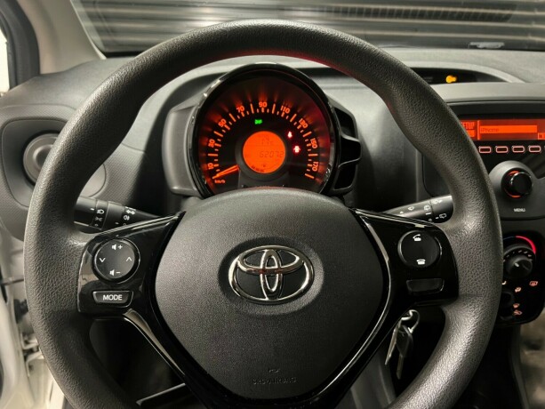 toyota-aygo-bensin-2014-big-13