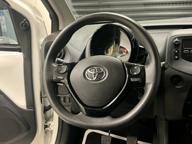 toyota-aygo-bensin-2014-big-12