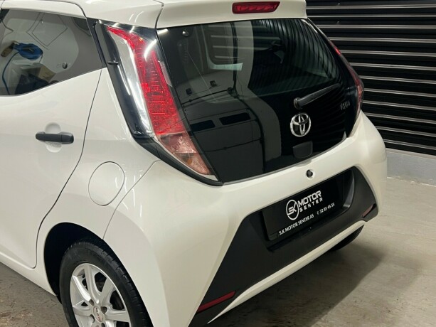 toyota-aygo-bensin-2014-big-5